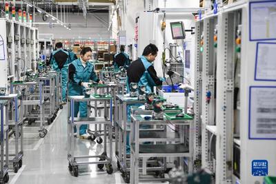 新春走基層丨春寒料峭中的熱火朝天——重慶節(jié)后生產(chǎn)建設(shè)一線(xiàn)見(jiàn)聞