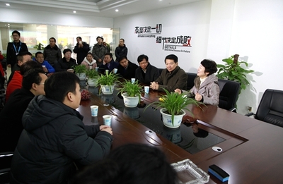 校黨委書記鄭翔率隊赴鷹潭市電商產業園考察調研 深化校地合作 共育數字人才